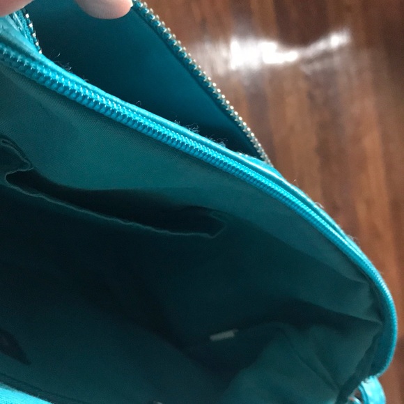 EUC. BUENO SPOTTED CROSSBODY WITH MANY SECTIONS - Picture 6 of 6